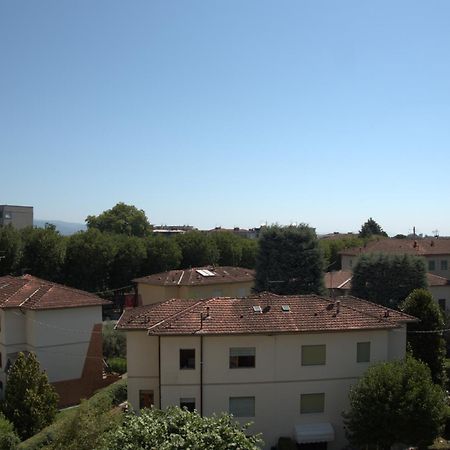 Appartamento Via Grandi - Free Gated Parking - 5 Minutes From Center Лукка Экстерьер фото